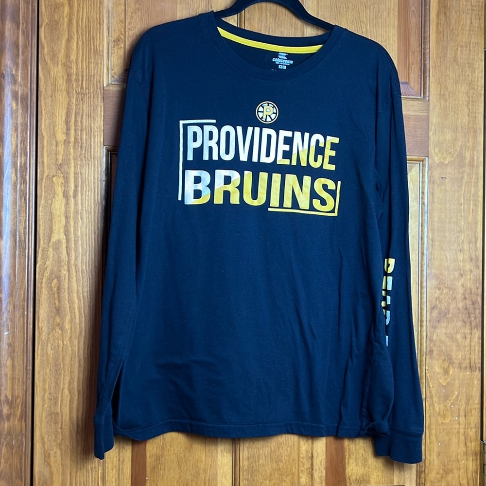 Men's Size XL Providence Bruins Hockey Team Graphic Long-Sleeve Tee